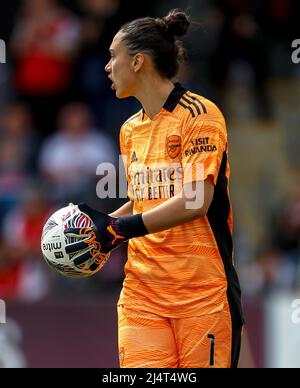 Manuela Zinsberger d'Arsenal en action lors du match de demi-finale de la coupe Vitality Women's FA Cup au LV Bet Stadium Meadow Park, à Borehamwood. Date de la photo: Dimanche 17 avril 2022. Banque D'Images