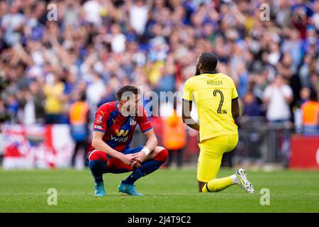 LONDRES, ROYAUME-UNI. AVRIL 17th Antonio Rudiger de Chelseaa et Joel Ward de Crystal Palace regarde pendant le match de la FA Cup entre Chelsea et Crystal Palace au Wembley Stadium, Londres, le dimanche 17th avril 2022. (Credit: Federico Maranesi | MI News) Credit: MI News & Sport /Alay Live News Banque D'Images