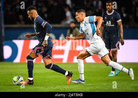 Paris, France, France. 17th avril 2022. NEYMAR JR de PSG et amine HARIT de Marseille lors du match de la Ligue 1 entre Paris Saint-Germain (PSG) et Olympique de Marseille (OM) au stade du Parc des Princes, le 17 avril 2022 à Paris, France. (Credit image: © Matthieu Mirville/ZUMA Press Wire) Credit: ZUMA Press, Inc./Alamy Live News Banque D'Images