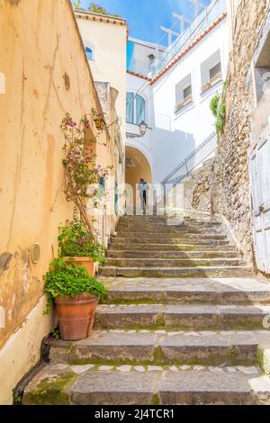 Positano, Italie; 17 avril 2022 - Une vue sur les ruelles, Positano, Italie. Banque D'Images