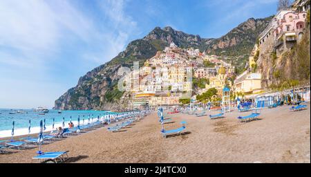 Positano, Italie ; 17 avril 2022 - la plage de Positano, Italie Banque D'Images