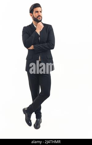photo, beau latin homme méditer, pleine longueur. Photo de haute qualité Banque D'Images