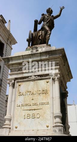 Statue de bronze de Pedro Velarde y Santillán héros du soulèvement de 1808 contre l'occupation de Napoléon de l'Espagne Plaza Porticada Santander Espagne Banque D'Images