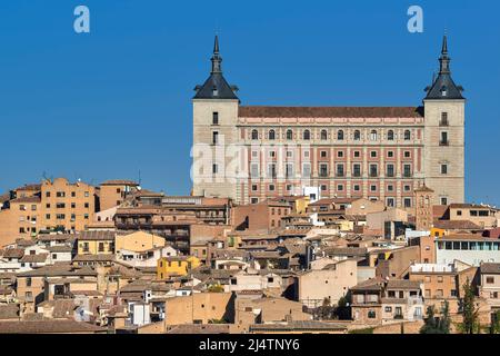 L'Alcázar de Tolède ou Real Alcázar de Toledo est une fortification civile et militaire, située dans l'une des plus hautes parties de la ville, l'Espagne, l'Europe. Banque D'Images