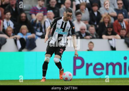 NEWCASTLE UPON TYNE, ROYAUME-UNI. Miguel Almiron de Newcastle United lors du match de la Premier League entre Newcastle United et Leicester City à St. James's Park, Newcastle, le dimanche 17th avril 2022. (Credit: Mark Fletcher | MI News) Credit: MI News & Sport /Alay Live News Banque D'Images