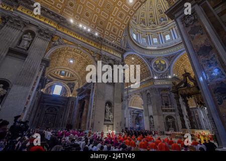 Rome, Italie. 15th avril 2022. Les célébrations du Vendredi Saint du Pape François, avec la célébration de la passion du Seigneur. Vatican, Rome, Vatican, le 15 avril 2022. (Credit image: © Riccardo Fabi/Pacific Press via ZUMA Press Wire) Banque D'Images