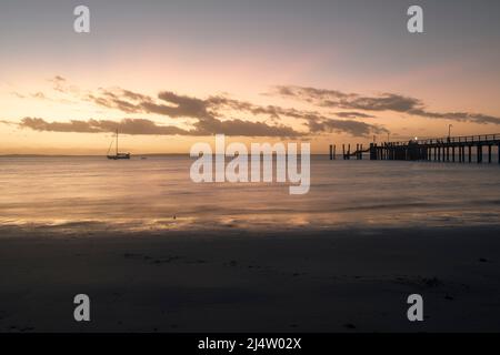 Jetée de Kingfisher Bay au coucher du soleil. Fraser Island, Queensland, Australie Banque D'Images