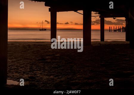 Jetée de Kingfisher Bay au coucher du soleil. Fraser Island, Queensland, Australie Banque D'Images