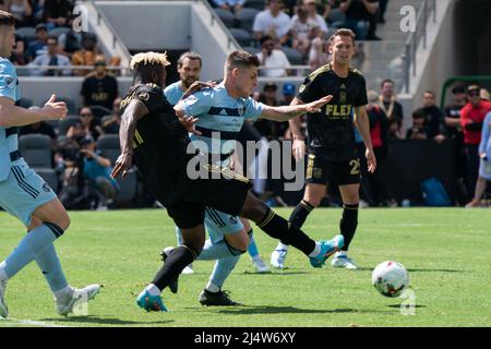 José Cifuentes, milieu de terrain du FC Los Angeles (11), a obtenu des scores lors d'un match de MLS contre le Sporting Kansas City, le dimanche 17 avril 2022, au banc de Calif Banque D'Images