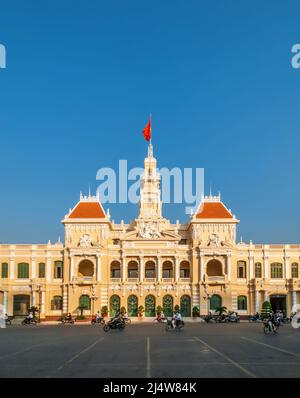 La façade de l'hôtel de ville de Ho Chi Minh aussi connu sous le nom de l'édifice du Comité populaire, Ho Chi Minh ville, Vietnam Banque D'Images