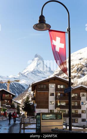 Vue sur le Cervin pendant la journée en hiver. Zermatt, Suisse Banque D'Images