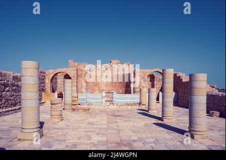 Vue sur les bâtiments en ruines de l'ancienne ville nabatéenne d'Avdat, aujourd'hui parc national, dans le désert du Néguev, au sud d'Israël Banque D'Images