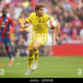 Londres, Royaume-Uni. 17th avril 2022. 17 avril 2022 - Chelsea v Crystal Palace - Emirates FA Cup - demi finale - Stade Wembley. Marcus Alonso pendant la demi-finale de la coupe FA contre Crystal Palace crédit photo : Credit: Mark pain/Alamy Live News Banque D'Images