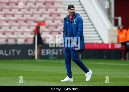 Middlesbrough, Royaume-Uni. 18th avril 2022. Jon Russell #37 de Huddersfield Town inspecte le terrain avant le match à Middlesbrough, Royaume-Uni, le 4/18/2022. (Photo par Ben Early/News Images/Sipa USA) crédit: SIPA USA/Alay Live News Banque D'Images