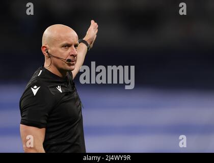 Madrid, Espagne, le 12th avril 2022. L'arbitre Szymon Marciniak de Pologne réagit lors du match de la Ligue des champions de l'UEFA au Bernabeu, à Madrid. Le crédit photo devrait se lire: Jonathan Moscrop / Sportimage Banque D'Images