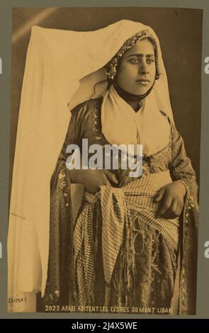 Jeune femme arabe des Cèdres du Mont-Liban. Photographié par Tancrède R Dumas, 1860 Banque D'Images