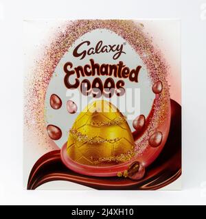 Galaxy œufs enchantés chocolat gros œuf de Pâques Banque D'Images