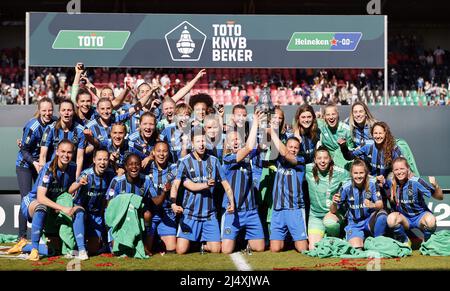 NIJMEGEN - gardien de but Ajax Regina van Eijk, Liza van der MOST of Ajax, Lisa Doorn of Ajax, Stefanie van der Gragt of Ajax, Sherida Spitse of Ajax, Romee Leuchter of Ajax, Nadine Noordam of Ajax, Chasity Grant of Ajax, Eshly Bakker or Ajax, Victoria Pelova of Ajax, Jonna van de Velde d'Ajax, Lize Kop, ISA Pothof, Marthe Munsterman d'Ajax, Nikita Tromp d'Ajax, Kelly Zeeman d'Ajax, Jamie Altelaar d'Ajax, Tiny Hoekstra d'Ajax, Zaina Bouzerrade d'Ajax, Quincy Sabajo d'Ajax, Kay-Lee de Sanders d'Ajax, ISA Cardinal d'Ajax célébrer la victoire avec le TOTO K. Banque D'Images