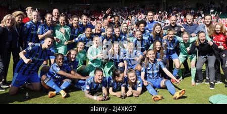 NIJMEGEN - entraîneur Ajax Danny Schenkel, gardien de but Ajax Regina van Eijk, Liza van der MOST of Ajax, Lisa Doorn of Ajax, Stefanie van der Gragt of Ajax, Sherida Spitse of Ajax, Romee Leuchter of Ajax, Nadine Noordam of Ajax, Chasity Grant of Ajax, Eshly Bakker of Ajax, Victoria Pelova d'Ajax, Jonna van de Velde d'Ajax, Lize Kop gardien de but Ajax, ISA Pothof gardien de but Ajax, Marthe Munsterman d'Ajax, Nikita Tromp d'Ajax, Kelly Zeeman d'Ajax, Jamie Altelaar d'Ajax, Tiny Hoekstra d'Ajax, Zaina Bouzerrade Ajax, Quincy Sabajo d'Ajax, Kay-Lee de Sanders d'Ajax, le cardinal ISA d'Ajax célèbrent Banque D'Images