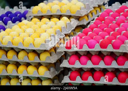 Œufs de Pâques teints pour utilisation dans la White House Easter Egg Roll sur la pelouse sud de la Maison Blanche à Washington, DC, Etats-Unis. 18th avril 2022. Credit: SIPA USA/Alay Live News Banque D'Images