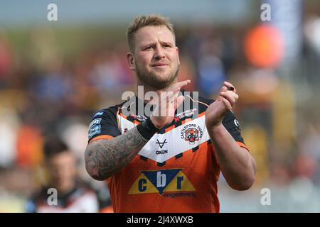 Castleford, Royaume-Uni. 18th avril 2022. The mend-A-boyau Jungle, Castleford, West Yorkshire, 18th avril 2022. Betfred Super League Castleford Tigers vs Leeds Rhinos Joe Westerman of célèbre la victoire sur Leeds Rhinos à temps plein. Crédit : Touchlinepics/Alamy Live News Banque D'Images