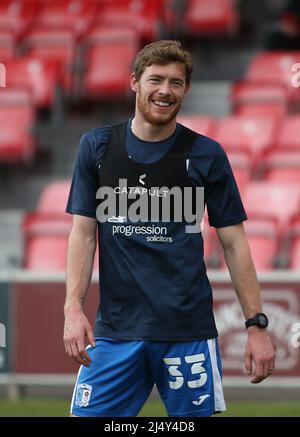 SALFORD, ROYAUME-UNI. AVR 18th Luke James de Barrow lors du match de la Sky Bet League 2 entre Salford City et Barrow à Moor Lane, Salford, le lundi 18th avril 2022. (Crédit : Michael Driver | MI News) crédit : MI News & Sport /Alay Live News Banque D'Images