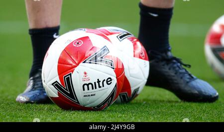 LONDRES, ANGLETERRE - AVRIL 16: Mitre ball pendant la demi-finale de la coupe FA entre Manchester City et Liverpool au stade Wembley, Londres, Royaume-Uni 16th avril 20 Banque D'Images