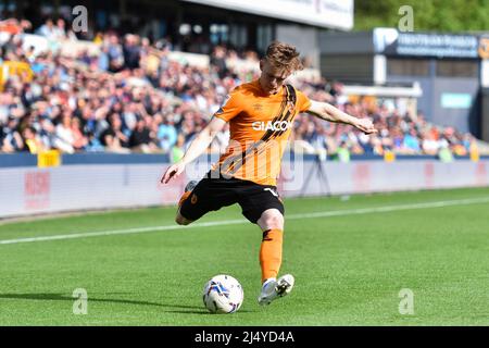 LONDRES, ROYAUME-UNI. AVR 18th Keane Lewis-Potter de Hull City en action pendant le match de championnat Sky Bet entre Millwall et Hull City à la Den, Londres, le lundi 18th avril 2022. (Credit: Ivan Yordanov | MI News) Credit: MI News & Sport /Alay Live News Banque D'Images