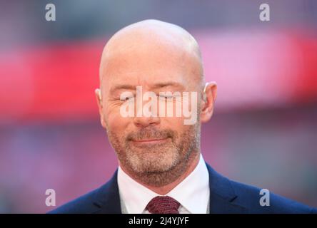 16 avril 2022 - Manchester City / Liverpool - Emirates FA Cup - semi final - Wembley Stadium TV football présentateur et le pundit Alan Shearer pendant la demi-finale de la FA Cup à Wembley. Crédit photo : © Mark pain / Alamy Live News Banque D'Images