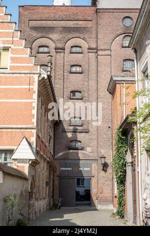 MECHELEN, Malin, Anvers, BELGIQUE, mars 28, 2022, brasserie belge Het Anker à Mechelen, Malin, vue des rues de l'ancien grand béguinage . Photo de haute qualité Banque D'Images