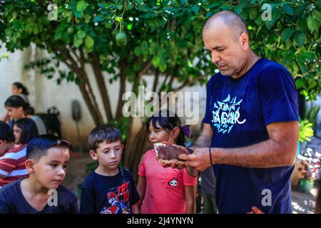 Atelier d'artisanat d'argile, pendant les festivités de la Jaguar Day à LA REMM et nature et Culture internationale à Alamos, Sonora. 5oct2019. activités récréatives et éducatives pour les enfants, éducation. Figure de la tête d'une Jaguar féline. (© photo par Luis Gutierrez / NortePhoto.com) } Taller de artesanias de barro, durante las festivdades del día Jaguar en de LA REMM y Naturaleza y Cultrua Internacional en Alamos Sonora. 5 oct2019. actividades recreativas y educativas para niños, educacion. Fugura de la cabeza de un Jaguar felino. (© photo par Luis Gutierrez / NortePhoto.com) Banque D'Images