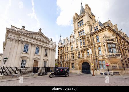 Bâtiments de l'université de Cambridge ; Gonville et Gaius College et Sénat House, au sommet de Kings Parade, centre-ville de Cambridge, Cambridge, Royaume-Uni Banque D'Images