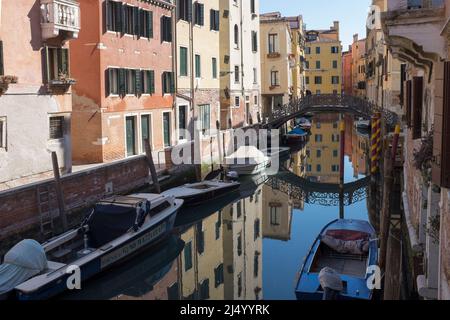 Scène Canal dans le quartier Cannaregio de Venise Italie Banque D'Images