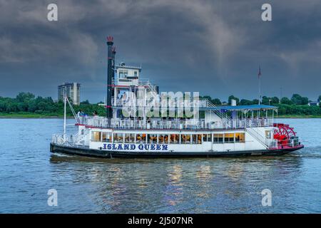 L'Island Queen fait la croisière au coucher du soleil à Memphis, Tennessee. Banque D'Images