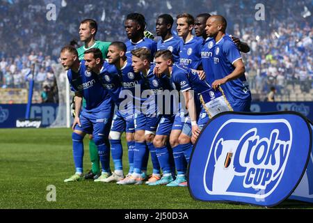 Bruxelles, Belgique. 18th avril 2022. Les joueurs de Gent posent pour une photo avant le match final de la coupe Croky 2022 entre KAA Gent et RSC Anderlecht, à Bruxelles, Belgique, le 18 avril 2022. Credit: Zheng Huansong/Xinhua/Alay Live News Banque D'Images