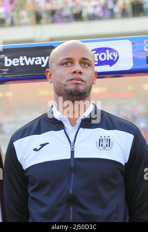 Bruxelles, Belgique. 18th avril 2022. Vincent Kompany, entraîneur en chef d'Anderlecht, est vu avant le match final de la coupe Croky 2022 entre KAA Gent et RSC Anderlecht, à Bruxelles, Belgique, le 18 avril 2022. Credit: Zheng Huansong/Xinhua/Alay Live News Banque D'Images