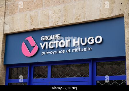 Bordeaux , Aquitaine France - 03 12 2022 : victor hugo groupe prevoyance mutuelle logo marque et texte signe de l'agence d'assurance de mutua Français Banque D'Images