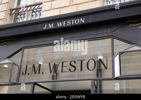 Bordeaux , Aquitaine France - 03 20 2022 : jm weston logo marque et texte signe avant de la façade boutique vêtements mode chaussures Banque D'Images