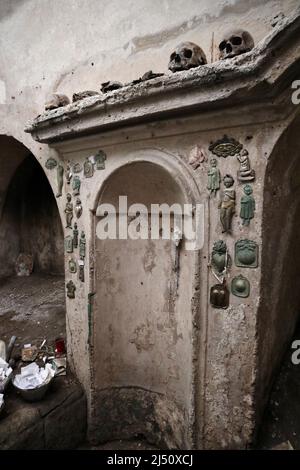 Napoli - Teschi nella Chiesa di Santa Luciella Banque D'Images