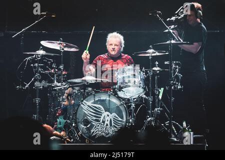 CLISSON, HELLFEST FESTIVAL, FRANCE : Joey Kramer, batteur du groupe de rock américain Aerosmith, en direct sur scène au Hellfest Festival 2017 à Clisson, pour le bébé Aero-Vederci ! tour du monde 2017 Banque D'Images