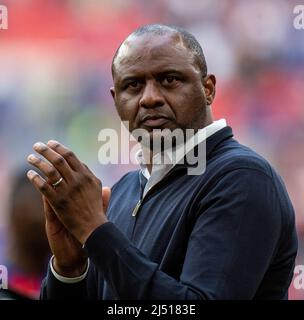 LONDRES, ANGLETERRE - 17 AVRIL : Patrick Vieira lors du match de demi-finale de la FA Cup entre Chelsea et Crystal Palace au stade Wembley, le 17 avril 2022 Banque D'Images