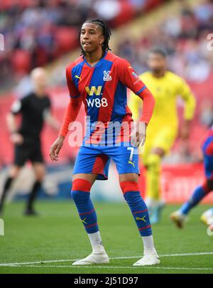 17 avril 2022 - Chelsea v Crystal Palace - Emirates FA Cup - demi-finale - Wembley Stadium Michael Olise pendant la demi-finale de la Emirates FA Cup au stade Wembley, Londres. Crédit photo : © Mark pain / Alamy Live News Banque D'Images