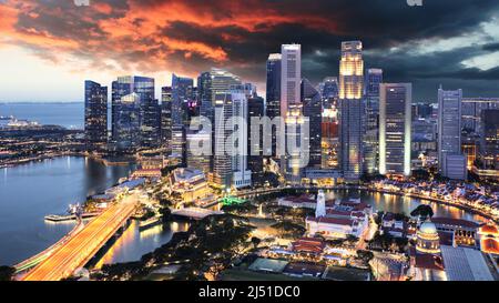 Vue sur Singapour au coucher du soleil Banque D'Images