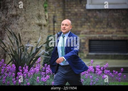 Londres, Royaume-Uni. 19th avril 2022. Andrew Griffiths, directeur de l'unité de la politique no 10. Les ministres arrivent pour la première réunion du Cabinet après la pause de Pâques, et Boris Johnson doit faire une déclaration à la Chambre des communes plus tard aujourd'hui. Credit: Imagetraceur/Alamy Live News Banque D'Images