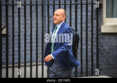 Londres, Royaume-Uni. 19th avril 2022. Andrew Griffiths, directeur de l'unité de la politique no 10. Les ministres arrivent pour la première réunion du Cabinet après la pause de Pâques, et Boris Johnson doit faire une déclaration à la Chambre des communes plus tard aujourd'hui. Credit: Imagetraceur/Alamy Live News Banque D'Images