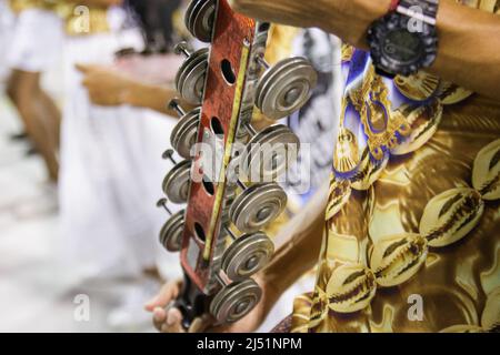 Répétition technique de l'école de samba Beija Flor à marques de Sapucai à Rio de Janeiro, Brésil - 27 mars 2022 : défilé de l'academe de l'école de samba Banque D'Images