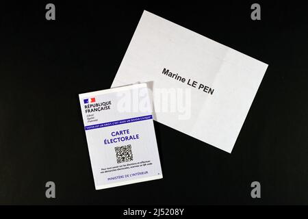 Carte électorale et bulletin de vote pour Marine le PEN, élection française. Banque D'Images