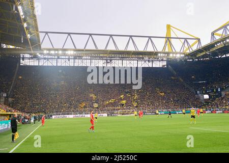 ALLEMAGNE, DORTMUND - 2 AVRIL 2022: Le match de Bundesliga Borussia Dortmund contre RB Leipzig au parc signal Iduna Banque D'Images