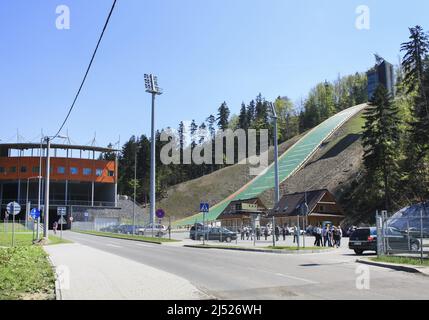 Saut à ski sur la piste de montagne de Wisla, Pologne. Banque D'Images