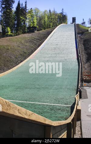 Saut à ski sur la piste de montagne de Wisla, Pologne. Banque D'Images